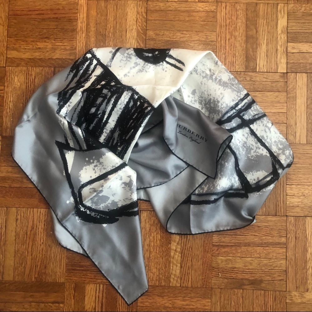Burberry silk scarf, beautiful one